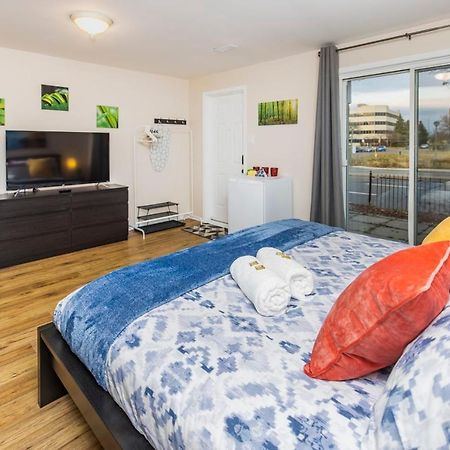 Modern Studio W King Bed - Central オタワ エクステリア 写真