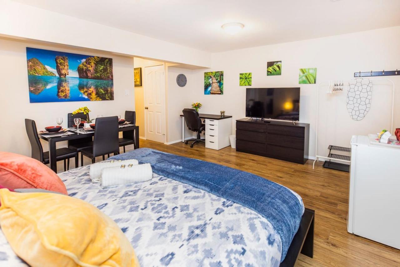 Modern Studio W King Bed - Central オタワ エクステリア 写真